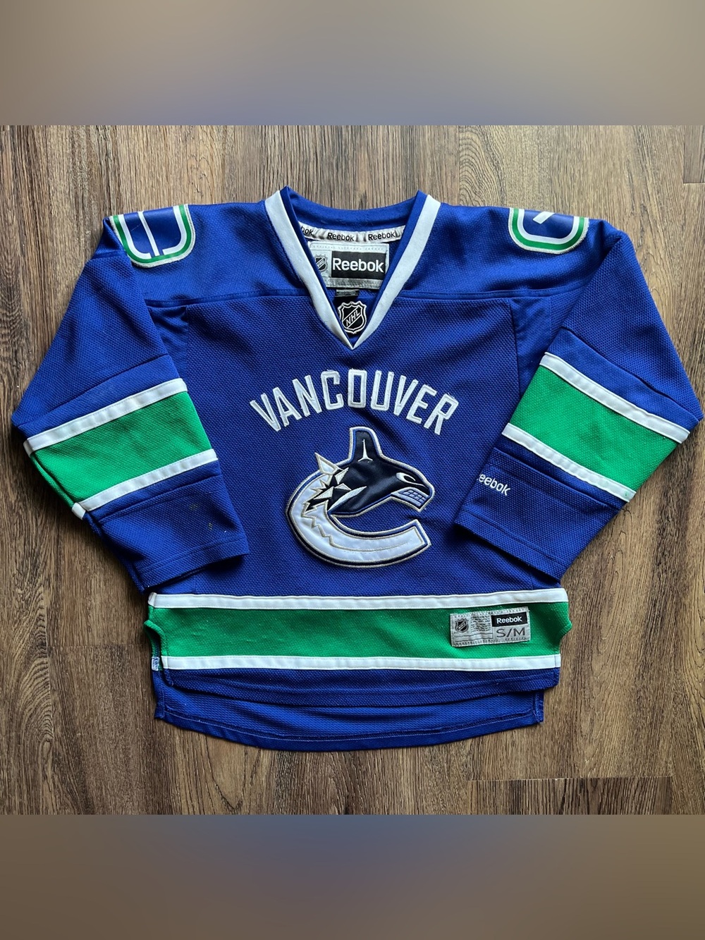 Reebok Vancouver Canucks NHL Youth Hockey Jersey Size S/M